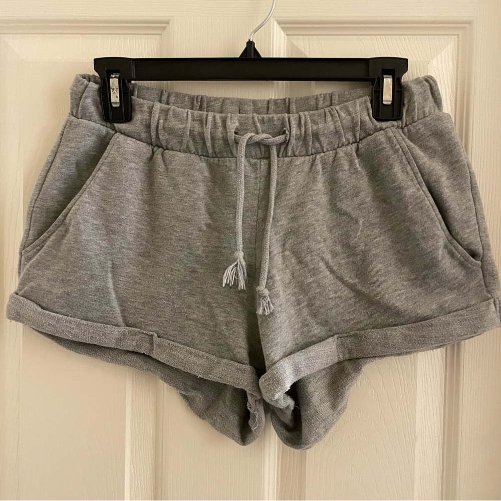 BRANDY MELVILLE SWEATSHORTS
